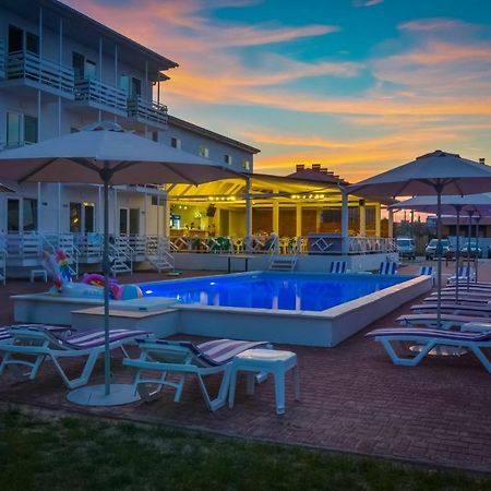 Family Hotel Happy Inn Zatoka Eksteriør bilde