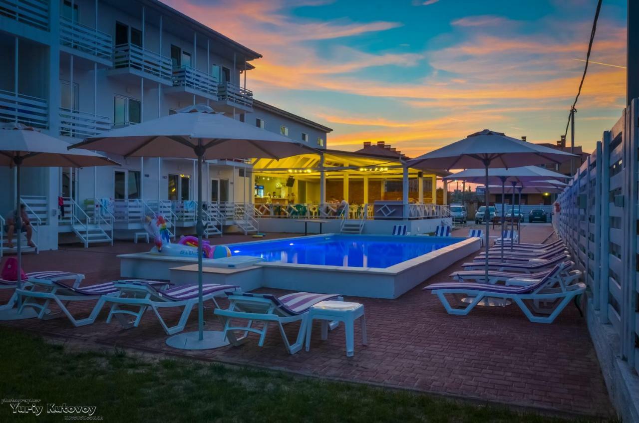 Family Hotel Happy Inn Zatoka Eksteriør bilde